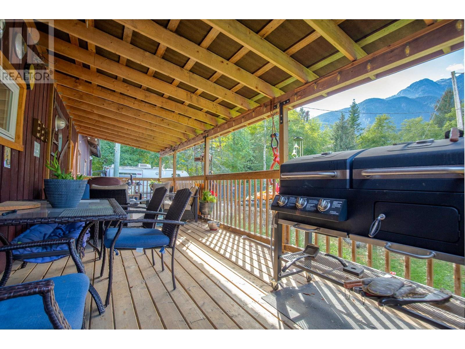 33 Bracken Parkway, Squamish, British Columbia  V0N 1T0 - Photo 9 - R2869641
