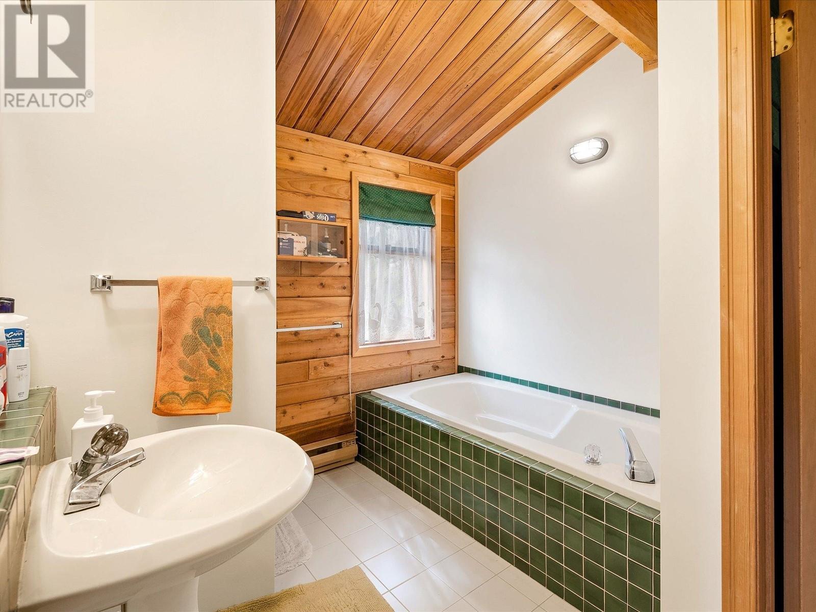 8271 Alpine Way, Whistler, British Columbia  V8E 0G2 - Photo 15 - R2869662