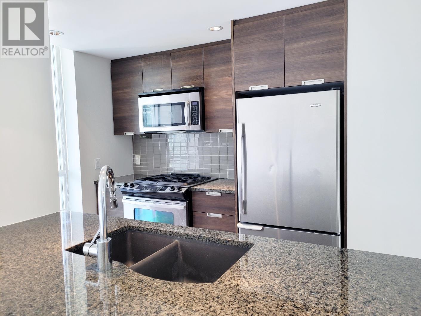 1805 2968 Glen Drive, Coquitlam, British Columbia  V3B 2P7 - Photo 8 - R2869642
