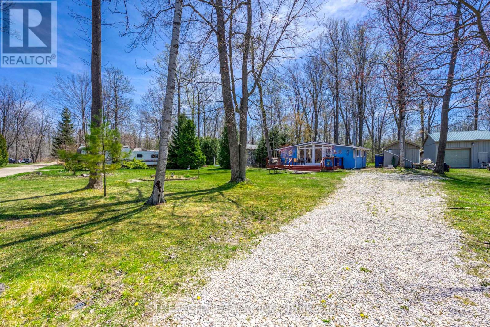 6121 Williz Rd, Lambton Shores, Ontario  N0N 1J1 - Photo 3 - X8226582