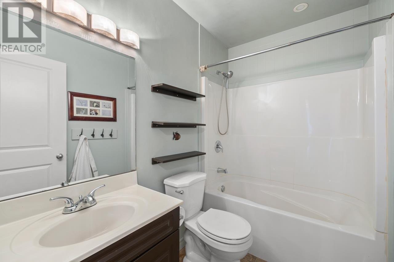 302 134 W 20th Street, North Vancouver, British Columbia  V7M 1Y4 - Photo 16 - R2869696