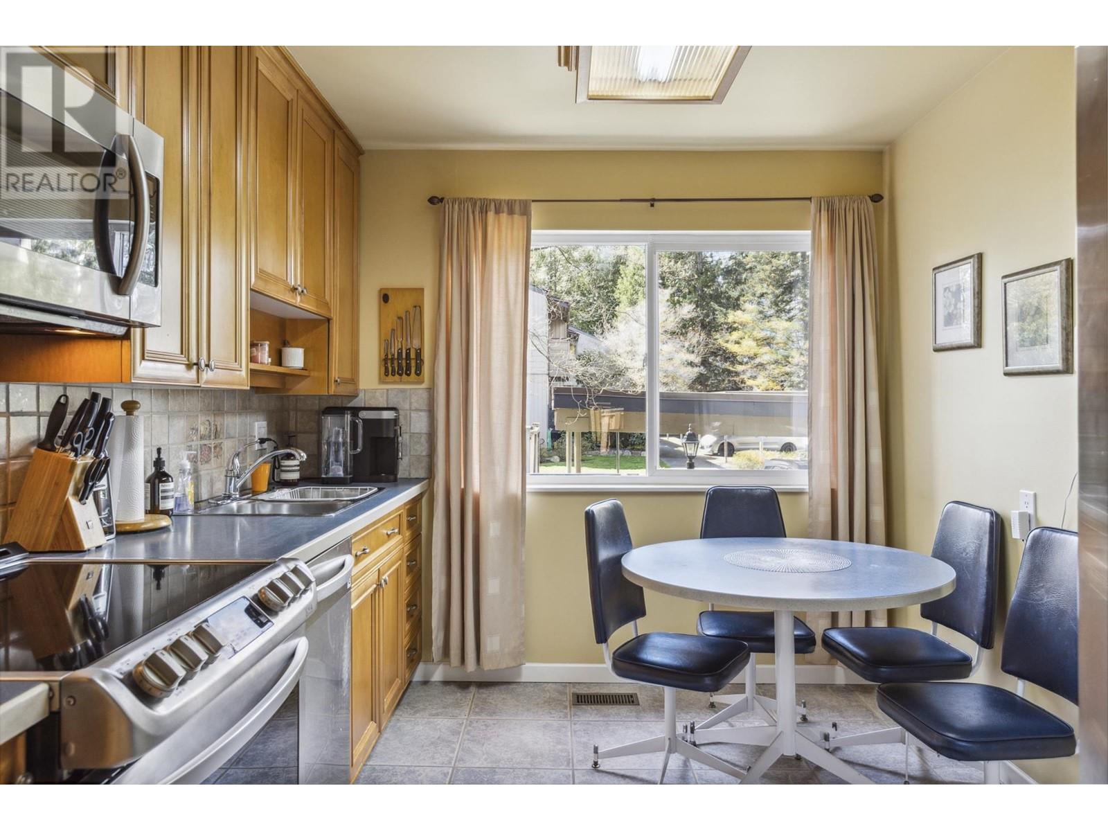 1287 Emery Place, North Vancouver, British Columbia  V7J 1R2 - Photo 11 - R2869699