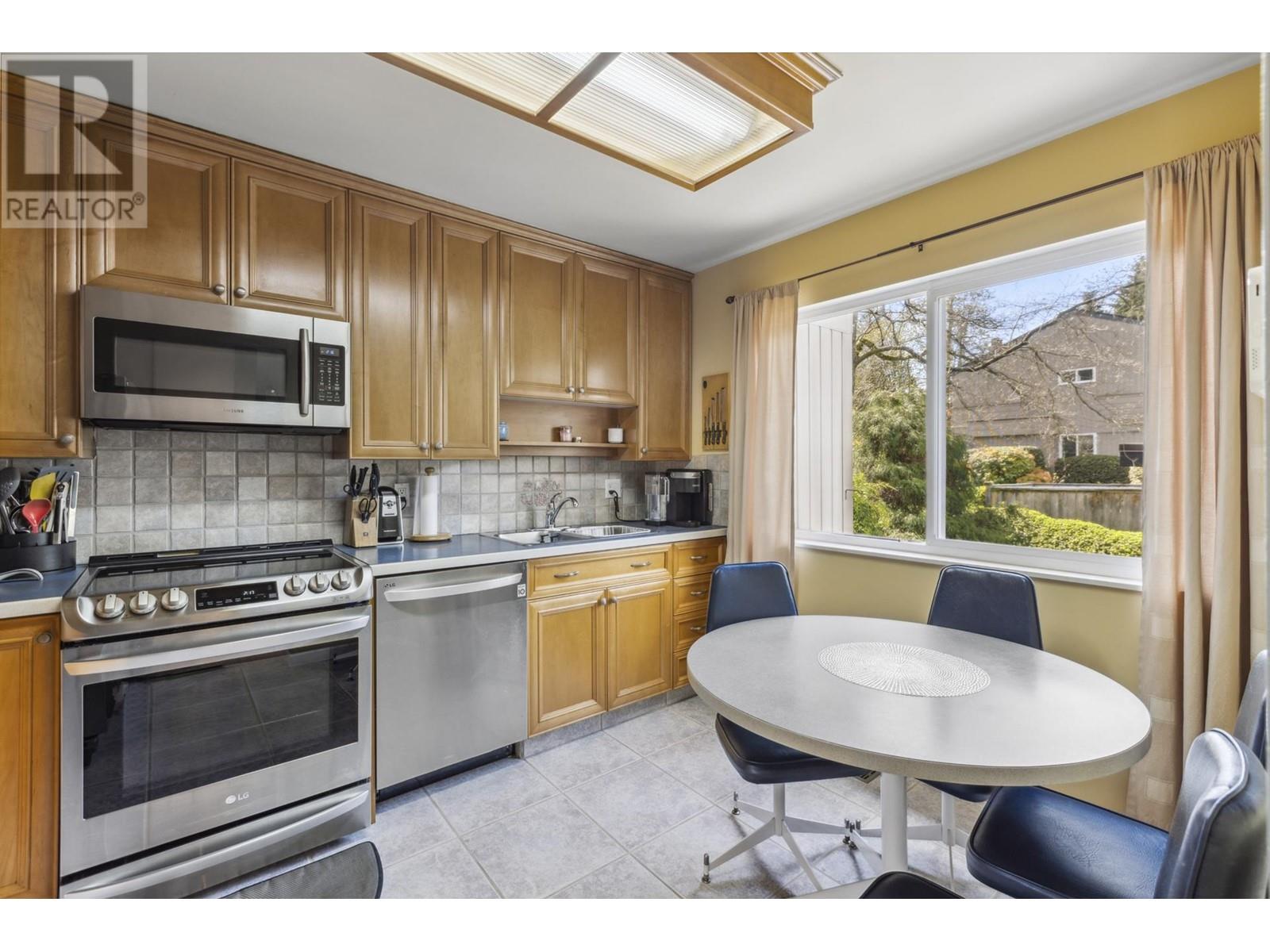 1287 Emery Place, North Vancouver, British Columbia  V7J 1R2 - Photo 12 - R2869699