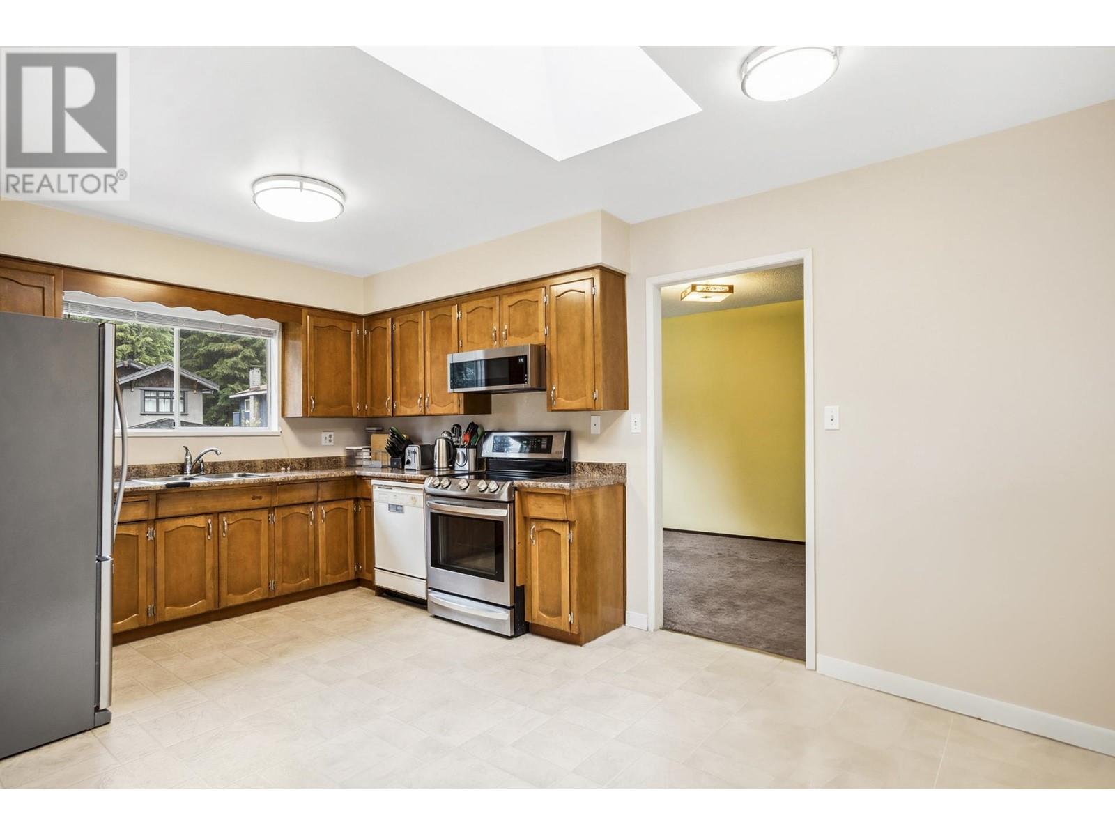 2541 Hyannis Point, North Vancouver, British Columbia  V7H 1R9 - Photo 11 - R2869701