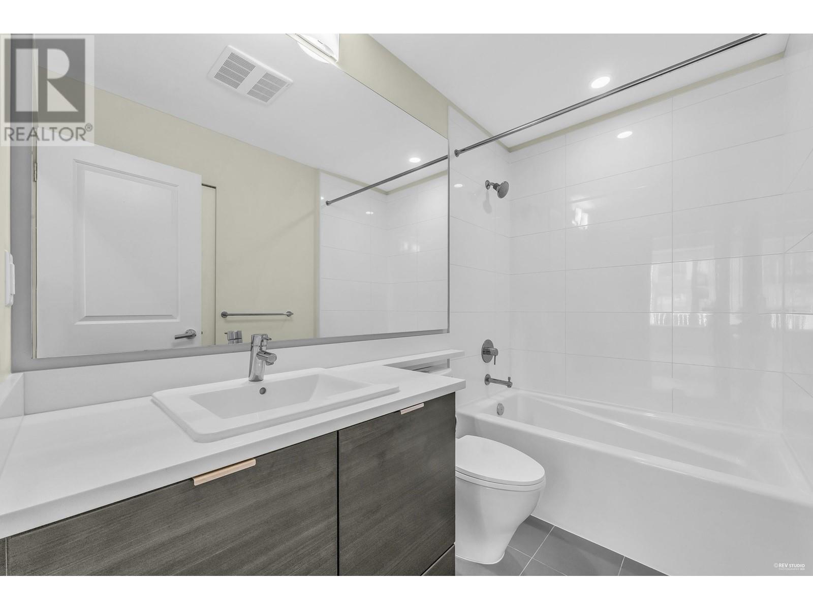 309 2665 Mountain Highway, North Vancouver, British Columbia  V7J 0A8 - Photo 11 - R2869666