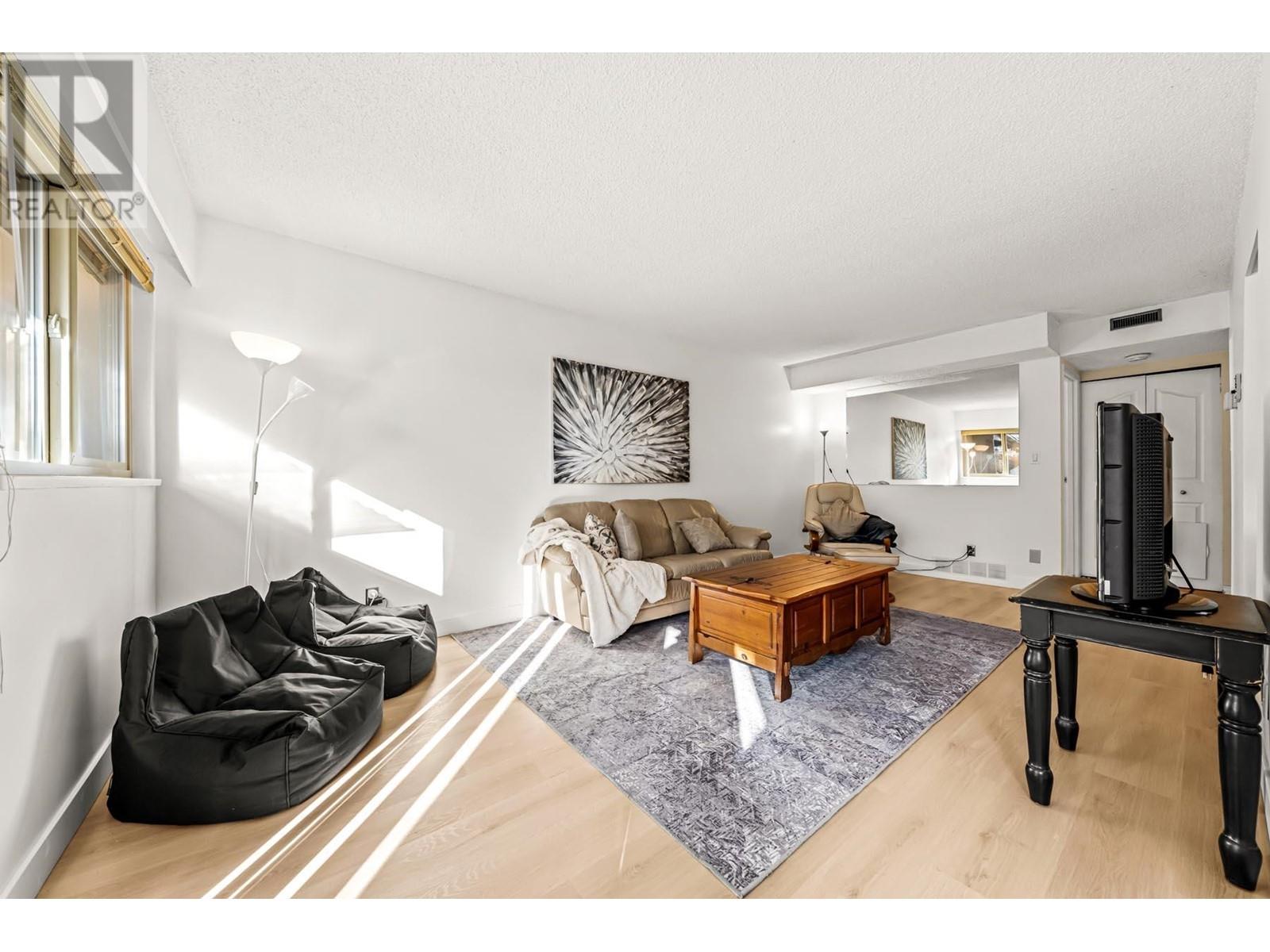 2052 Purcell Way, North Vancouver, British Columbia  V7J 3K3 - Photo 4 - R2869835
