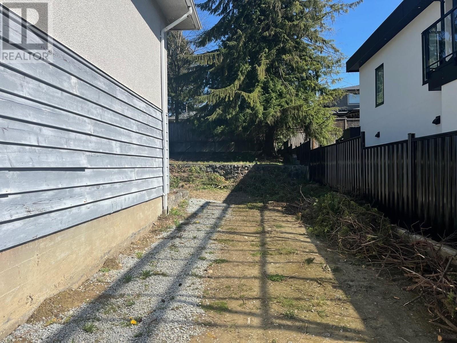 679 Poirier Street, Coquitlam, British Columbia  V3J 6B3 - Photo 2 - R2869783