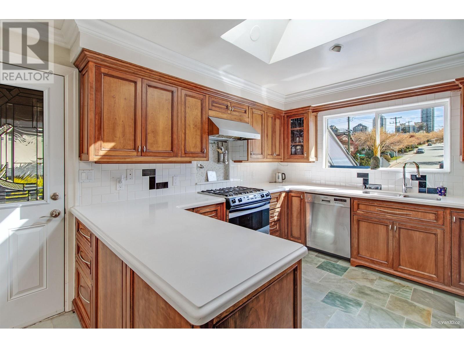 5491 Sussex Avenue, Burnaby, British Columbia  V5H 3B3 - Photo 11 - R2869790