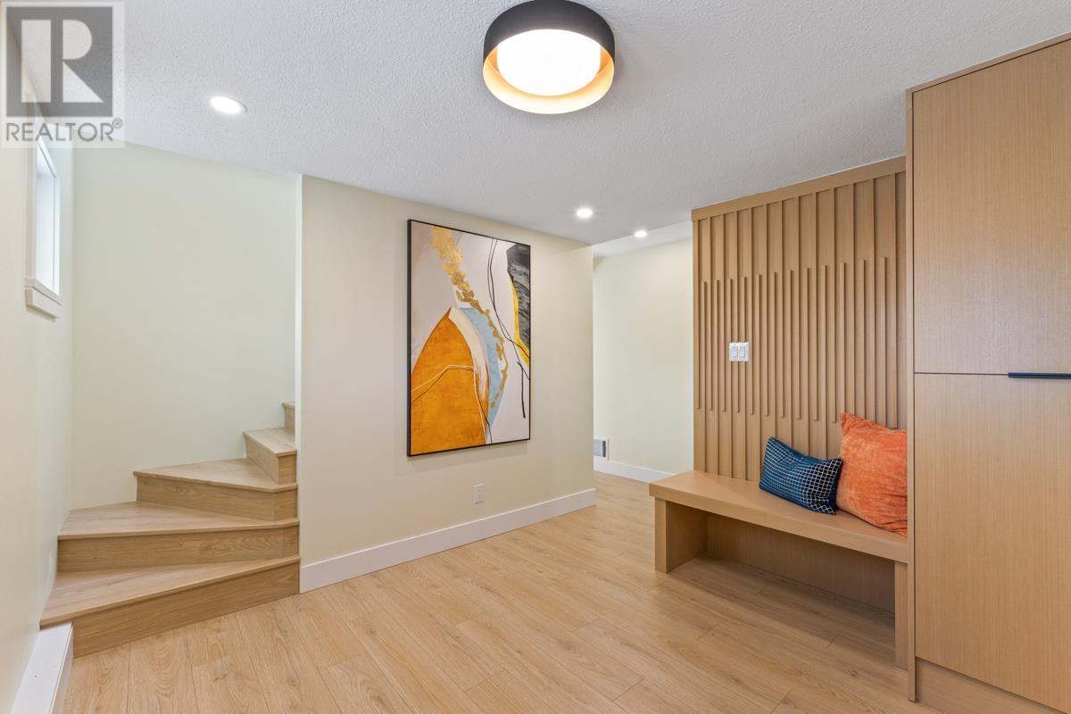2518 Swinburne Avenue, North Vancouver, British Columbia  V7H 1L5 - Photo 2 - R2869828