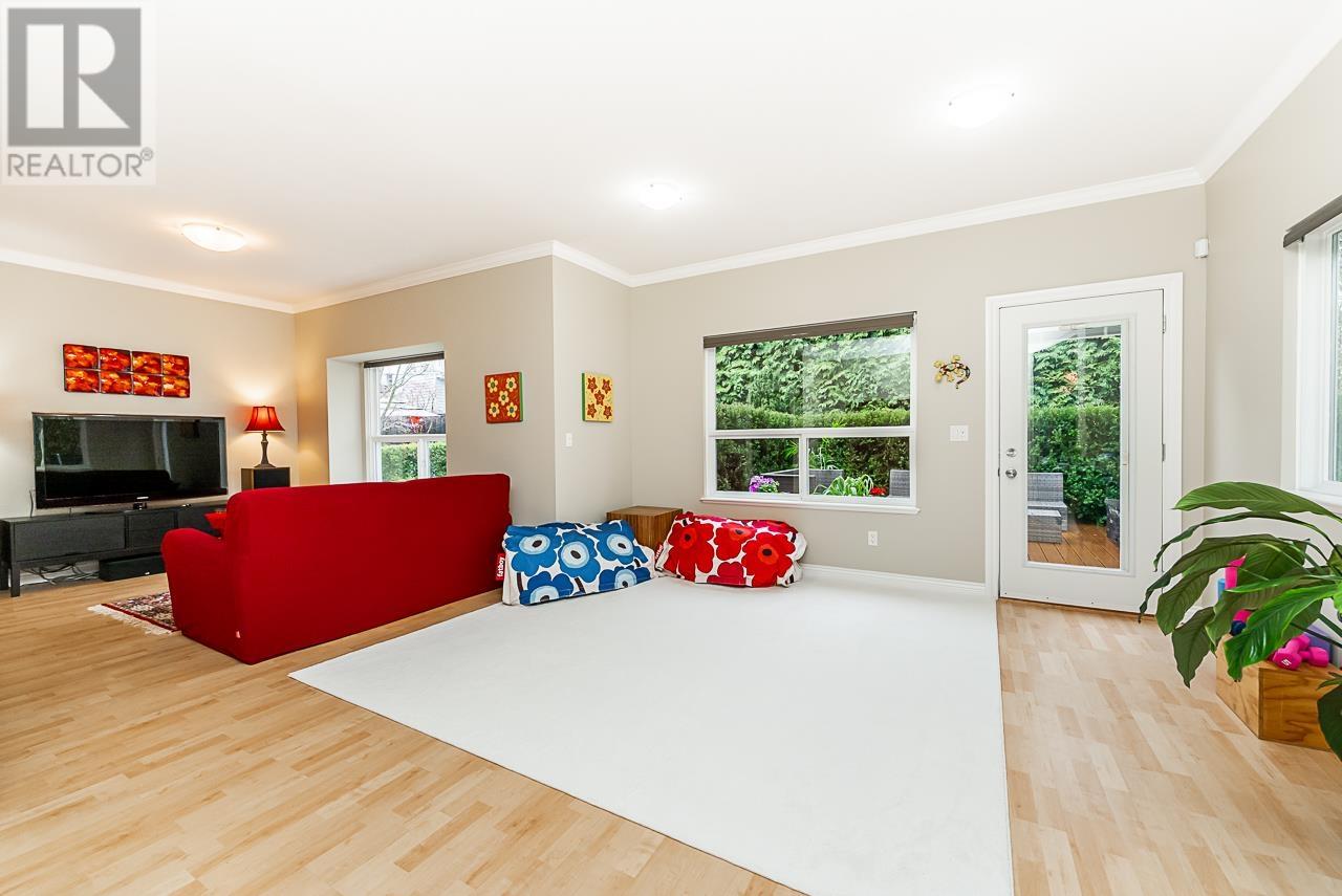 6990 Lochdale Street, Burnaby, British Columbia  V5B 2N2 - Photo 13 - R2869630
