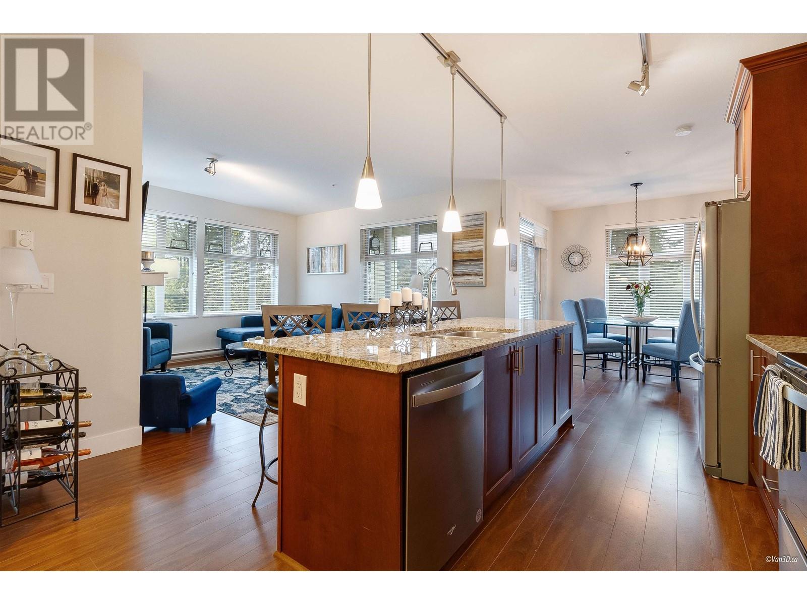 303 2330 Shaughnessy Street, Port Coquitlam, British Columbia  V3C 0B5 - Photo 2 - R2869608