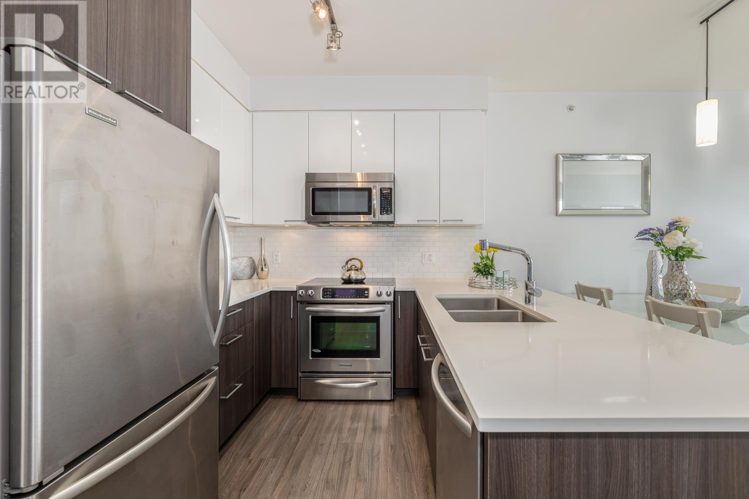 407 1201 W 16th Street, Vancouver, British Columbia  V7P 1R5 - Photo 2 - R2869853