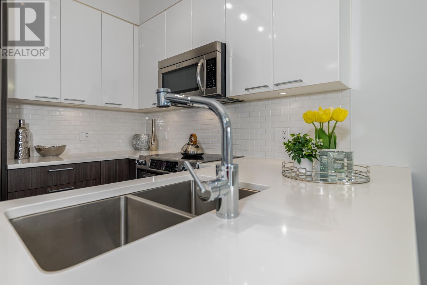 407 1201 W 16th Street, Vancouver, British Columbia  V7P 1R5 - Photo 3 - R2869853