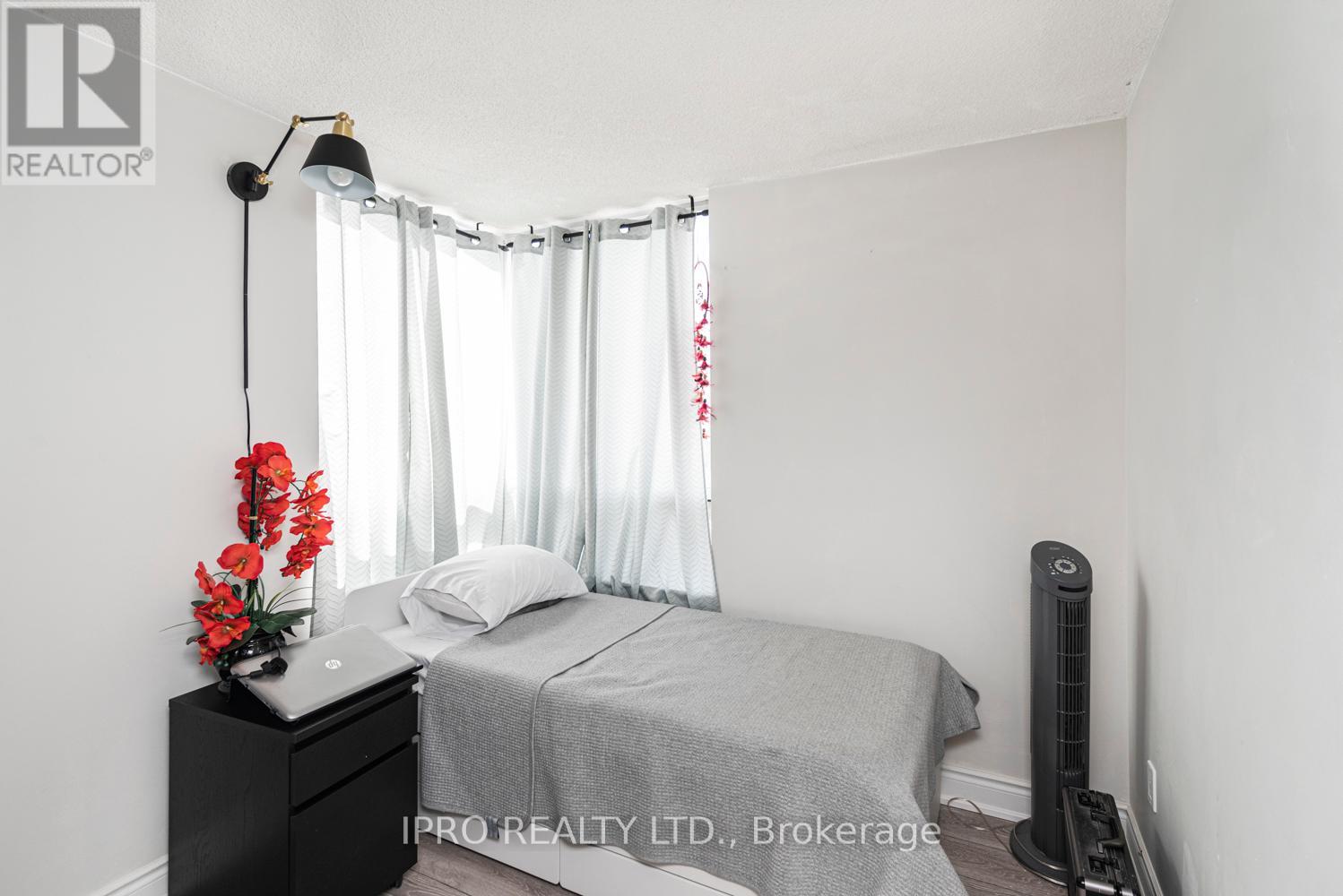 1104 - 285 Enfield Place, Mississauga, Ontario  L5B 4L8 - Photo 15 - W8227776