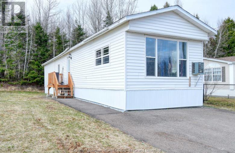 7 Bentley Ave, Moncton, New Brunswick  E1E 4L2 - Photo 1 - M158614