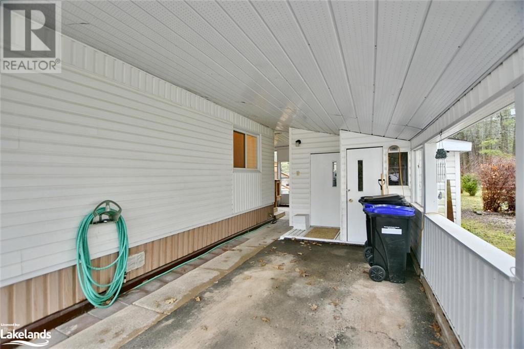 4 Sinclair Street N, Wasaga Beach, Ontario  L9Z 1K4 - Photo 5 - 40564979