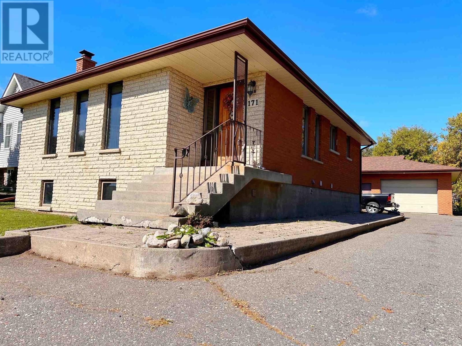 Thunder Bay, 2 Bedrooms Bedrooms, ,2 BathroomsBathrooms,Single Family,For Sale,TB232849
