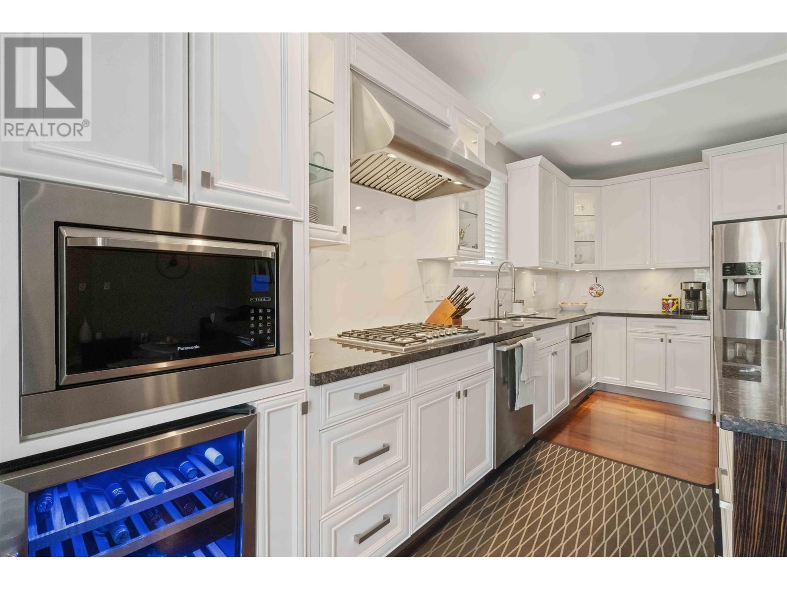 558 E 6th Street, North Vancouver, British Columbia  V7L 1R1 - Photo 11 - R2869928