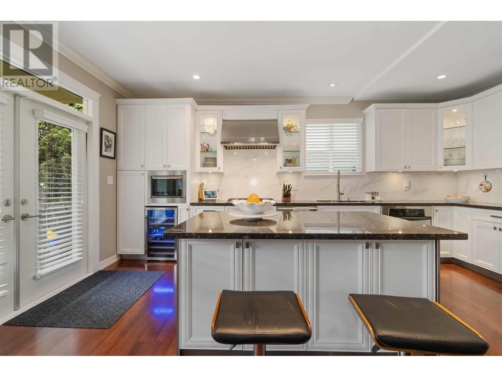 558 E 6th Street, North Vancouver, British Columbia  V7L 1R1 - Photo 12 - R2869928