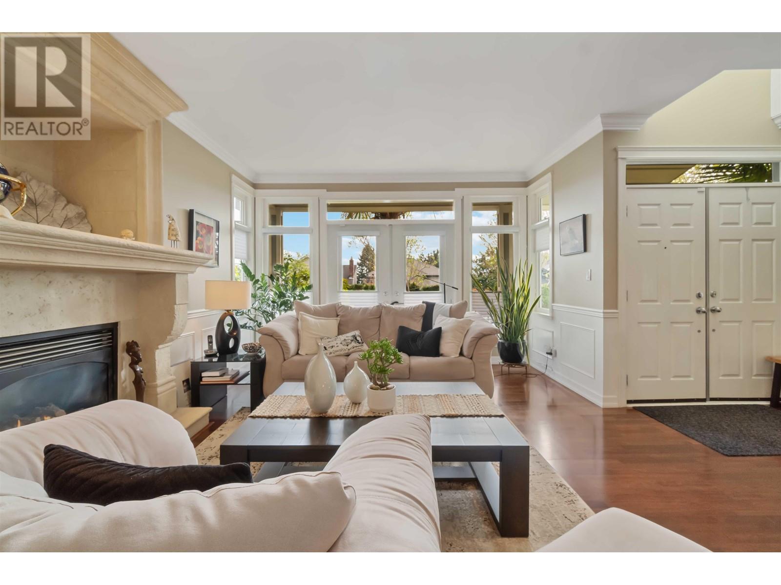 558 E 6th Street, North Vancouver, British Columbia  V7L 1R1 - Photo 5 - R2869928