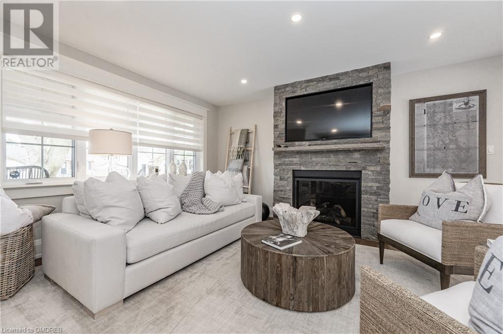 402 Pepper Drive, Burlington, Ontario  L7R 3C9 - Photo 6 - 40570657