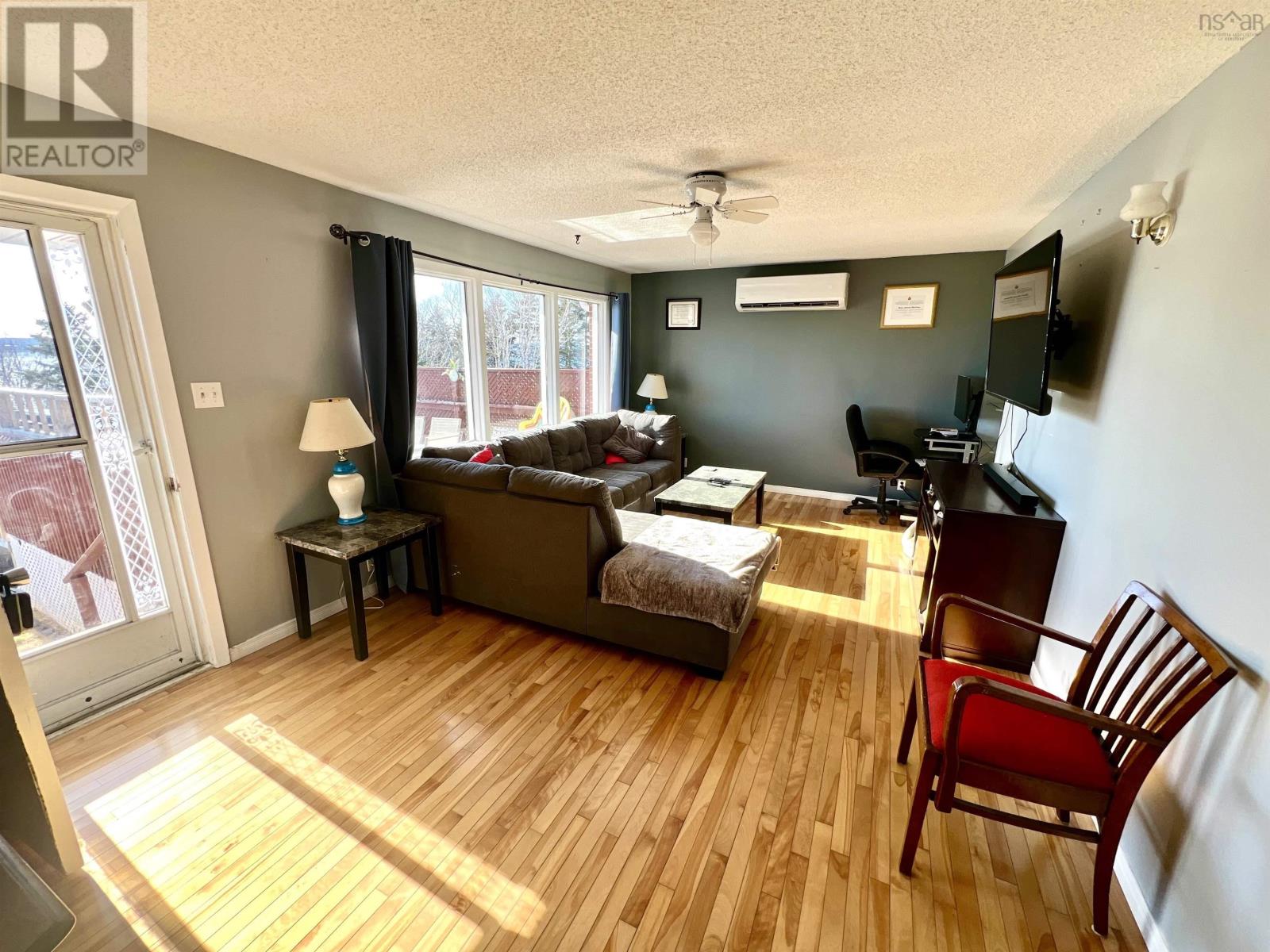 10 Seaview Drive, South Bar, Nova Scotia  B1N 3H7 - Photo 3 - 202406984