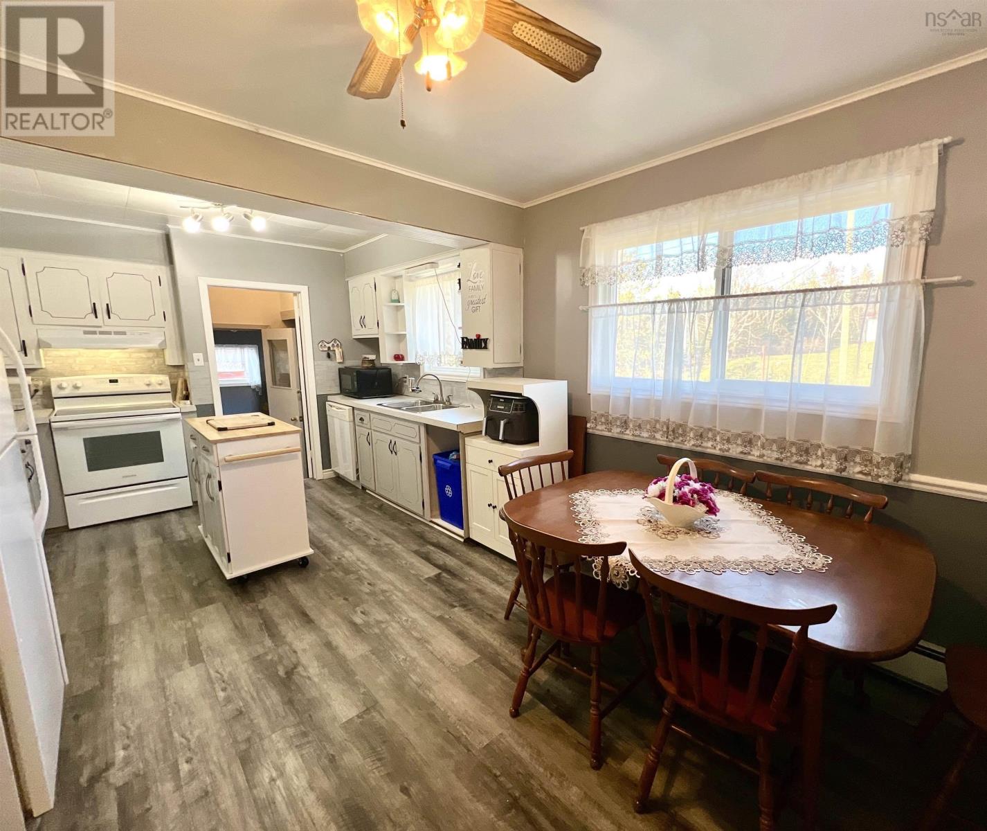 10 Seaview Drive, South Bar, Nova Scotia  B1N 3H7 - Photo 5 - 202406984