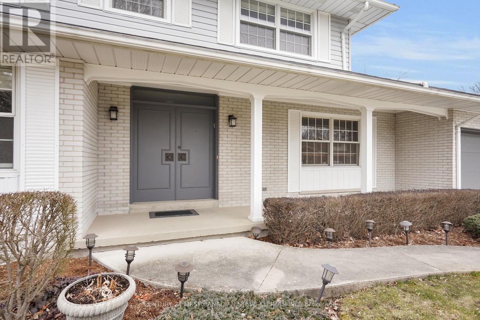 35 Harrison Cres, London, Ontario  N5Y 2V6 - Photo 2 - X8229156