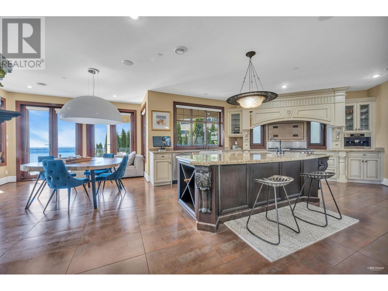 2336 Kadlec Court, West Vancouver, British Columbia  V7S 3K3 - Photo 12 - R2870076