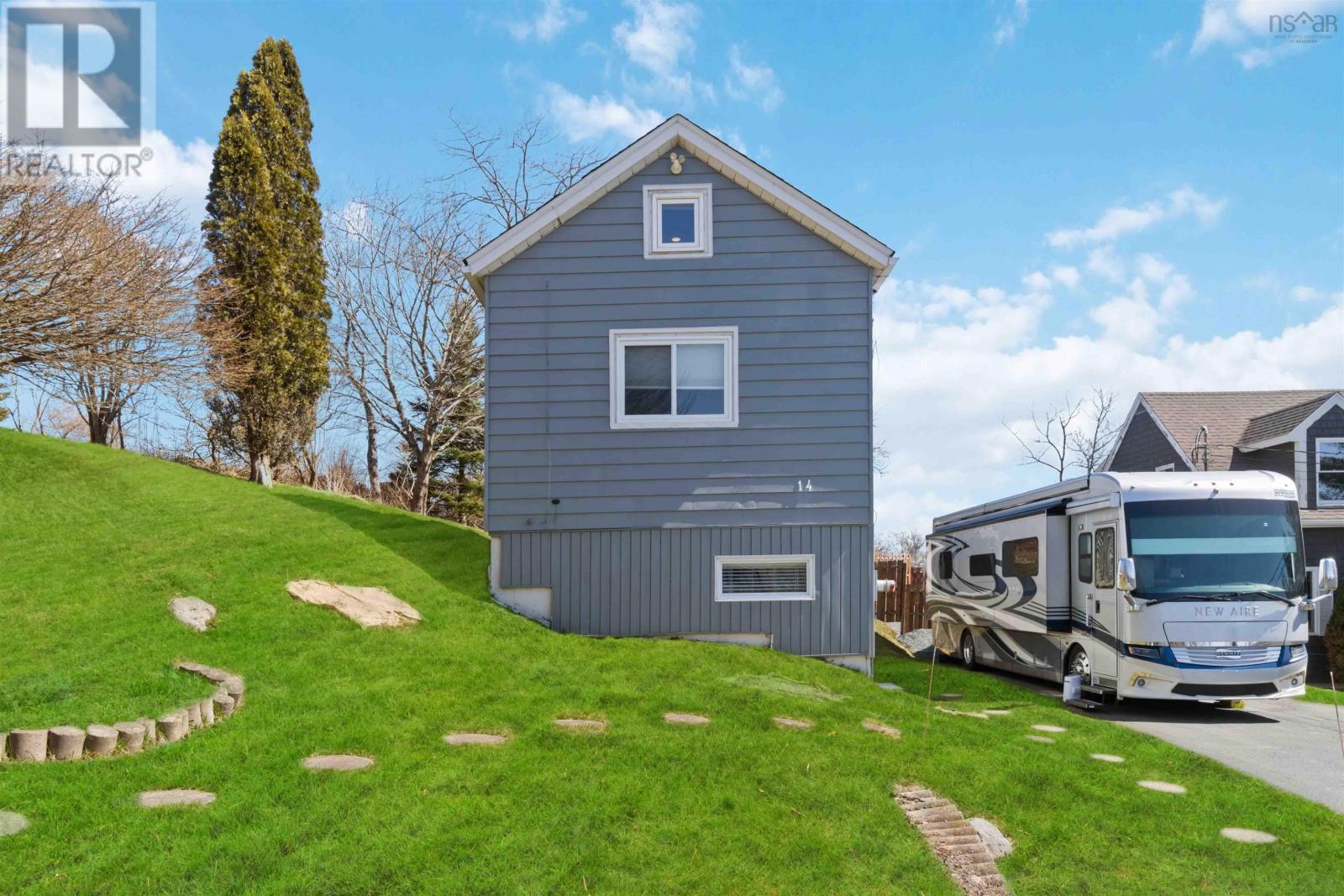 14 Belmont Avenue, Dartmouth, Nova Scotia  B2W 1E5 - Photo 1 - 202406947