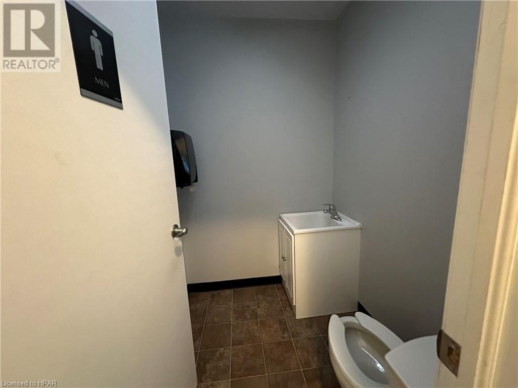 56 Wellington St Street, Stratford, Ontario  N5A 2L2 - Photo 12 - 40571109