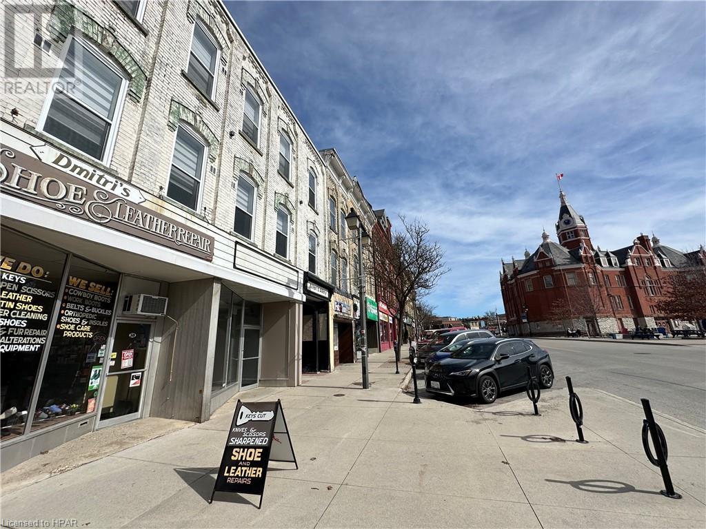 56 Wellington St Street, Stratford, Ontario  N5A 2L2 - Photo 3 - 40571109