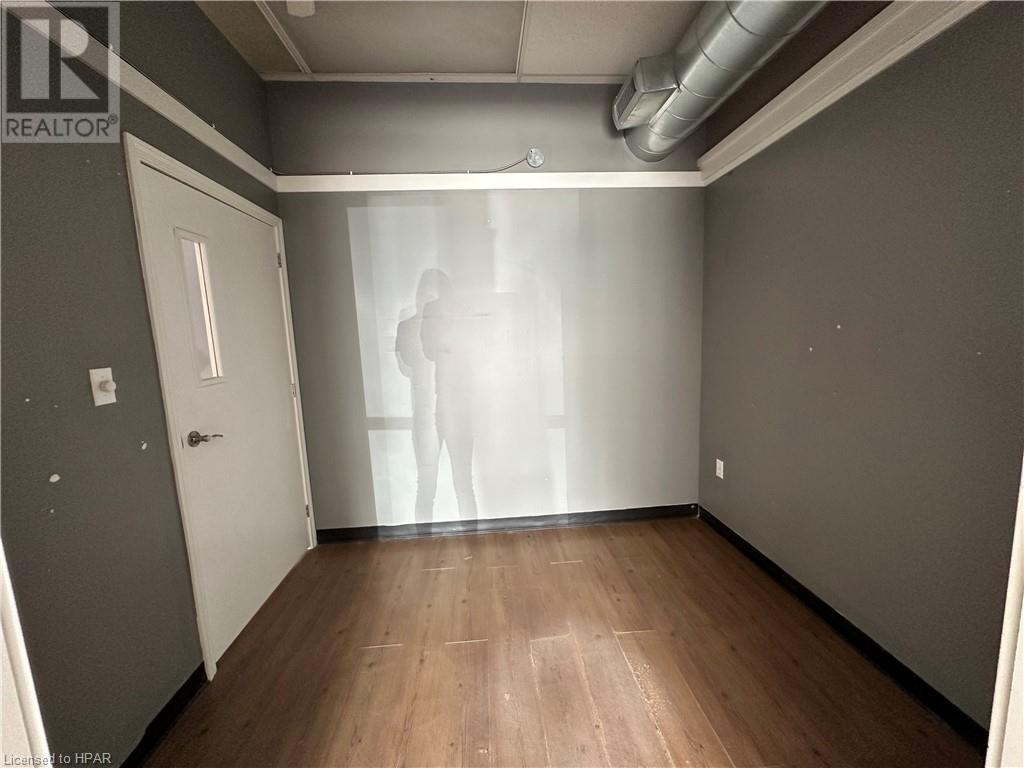 56 Wellington St Street, Stratford, Ontario  N5A 2L2 - Photo 6 - 40571109