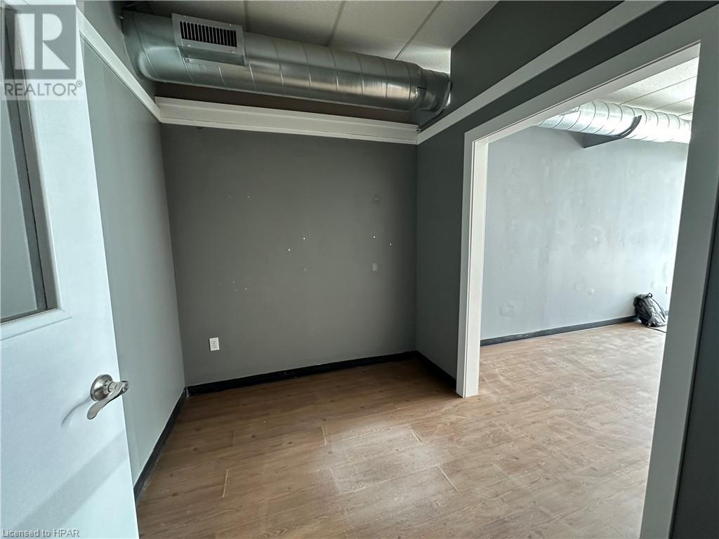 56 Wellington St Street, Stratford, Ontario  N5A 2L2 - Photo 8 - 40571109