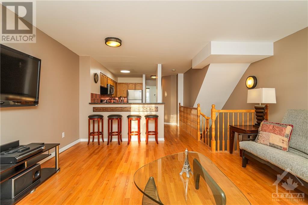 108 CENTREPOINTE DRIVE UNIT#I Nepean