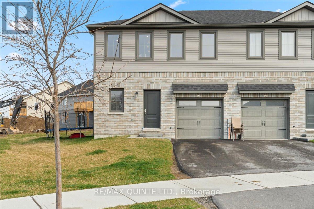 94 Campbell Crescent, Prince Edward County, Ontario  K0K 2T0 - Photo 1 - X8230342