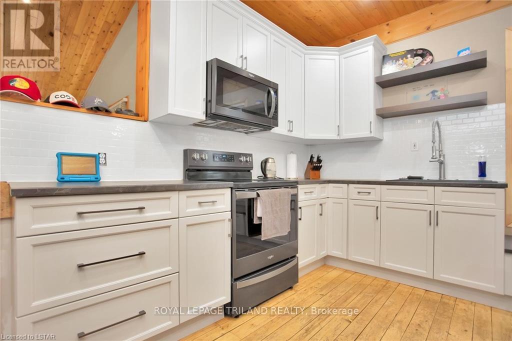 263 King St, Southwest Middlesex, Ontario  N0L 1M0 - Photo 13 - X8230818