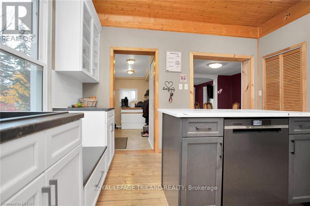 263 King St, Southwest Middlesex, Ontario  N0L 1M0 - Photo 14 - X8230818
