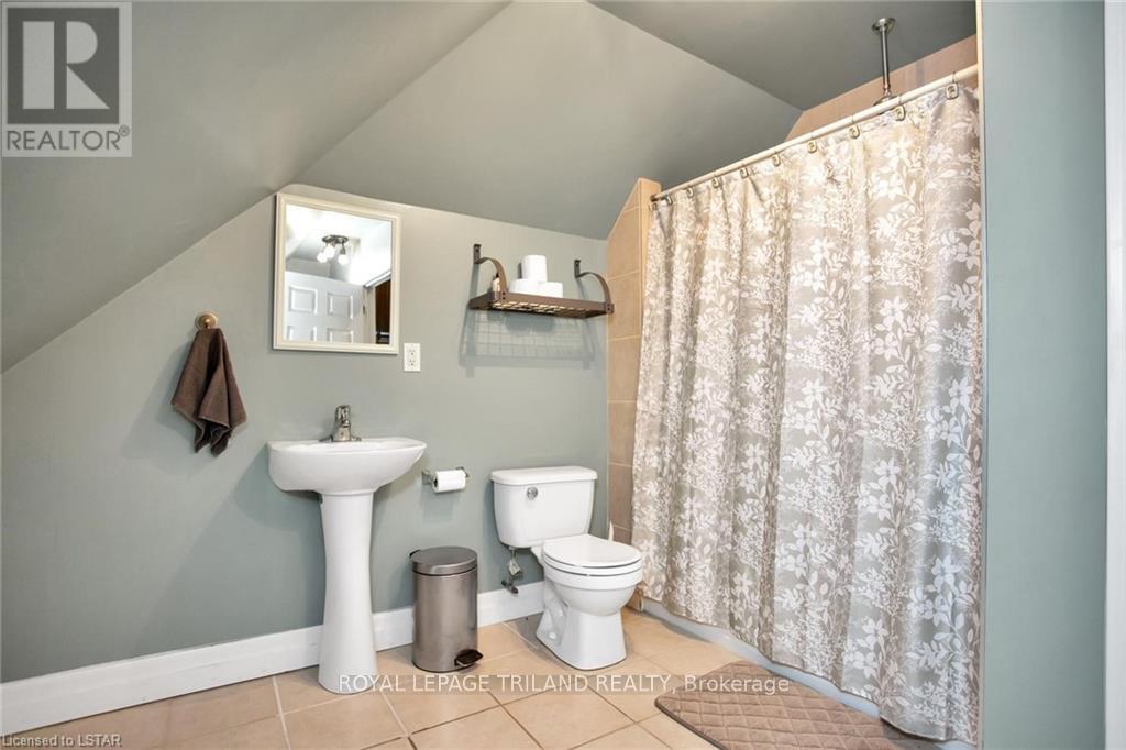 263 King St, Southwest Middlesex, Ontario  N0L 1M0 - Photo 25 - X8230818