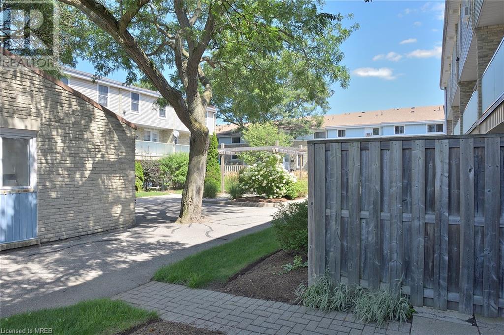 35 Breckenridge Drive Unit# 33, Kitchener, Ontario  N2B 3H5 - Photo 26 - 40571137