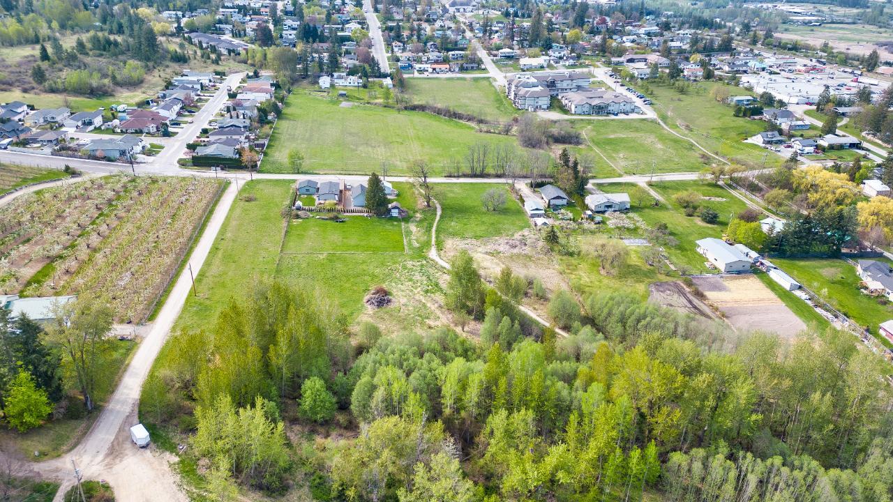 924 Devon Street, Creston, British Columbia  V0B 1G6 - Photo 9 - 2476116