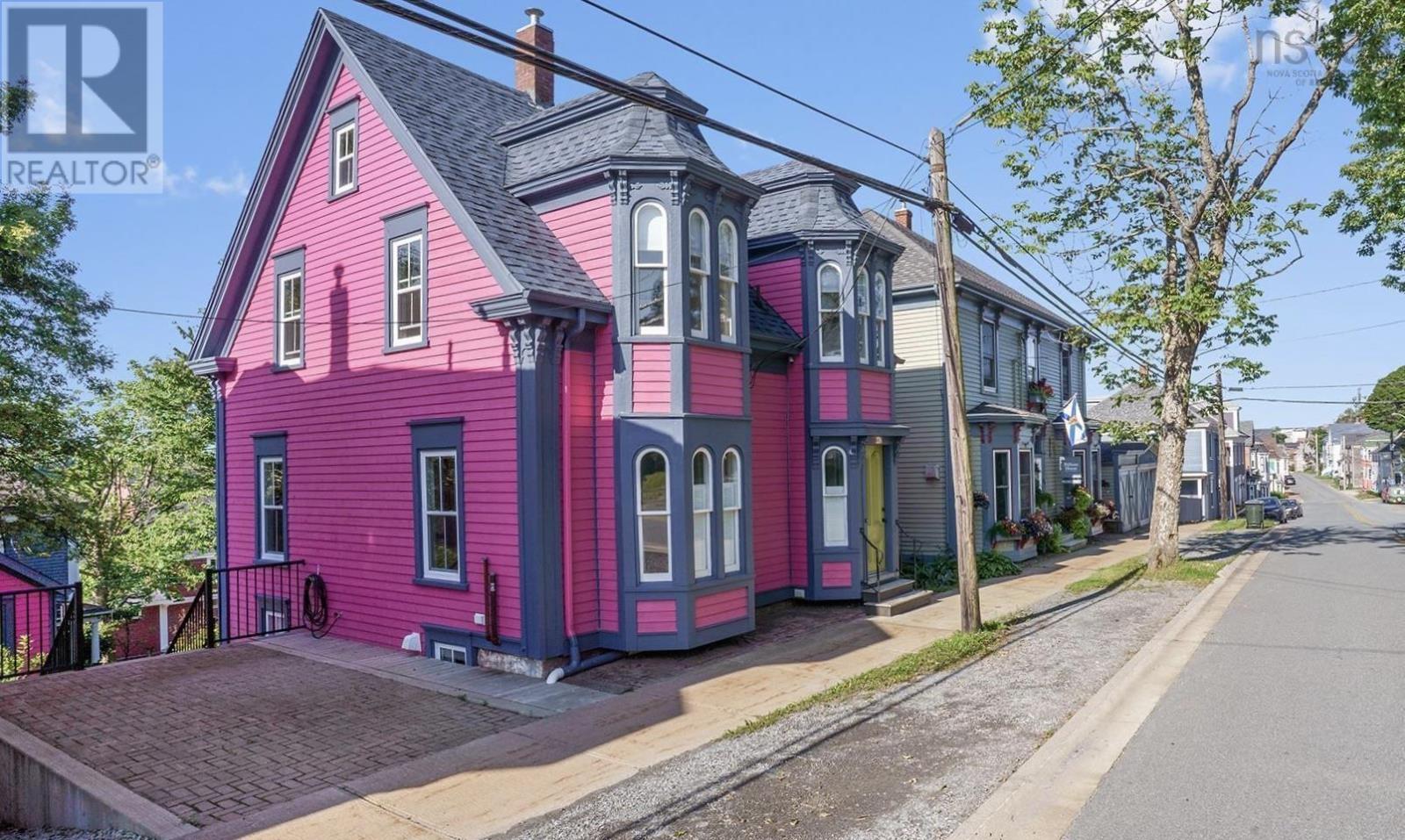 226 Pelham Street, Lunenburg, Nova Scotia  B0J 2C0 - Photo 1 - 202407079
