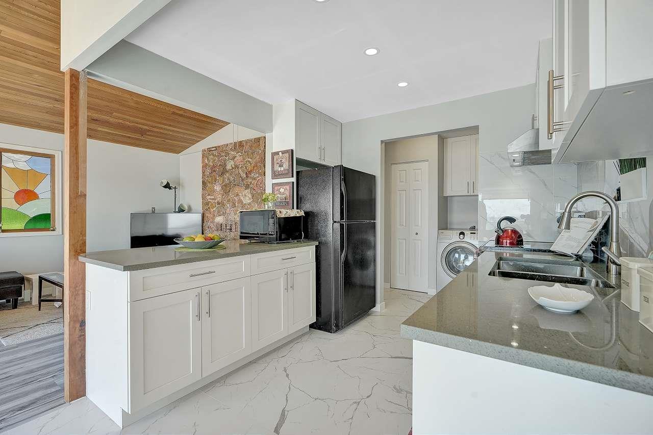 Listing Picture 10 of 29 : 15227 VICTORIA AVENUE, White Rock - 魯藝地產 Yvonne Lu Group - MLS Medallion Club Member