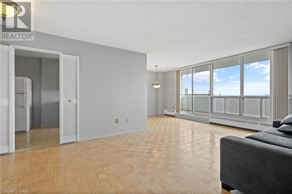 15 Towering Heights Boulevard Unit# 807, St. Catharines, Ontario  L2T 3G7 - Photo 7 - 40571377