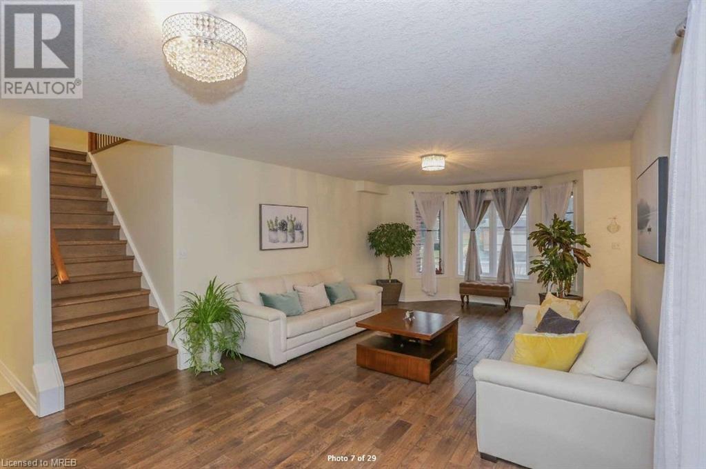 563 Hummingbird Crescent, Woodstock, Ontario  N4T 0C1 - Photo 6 - 40570571