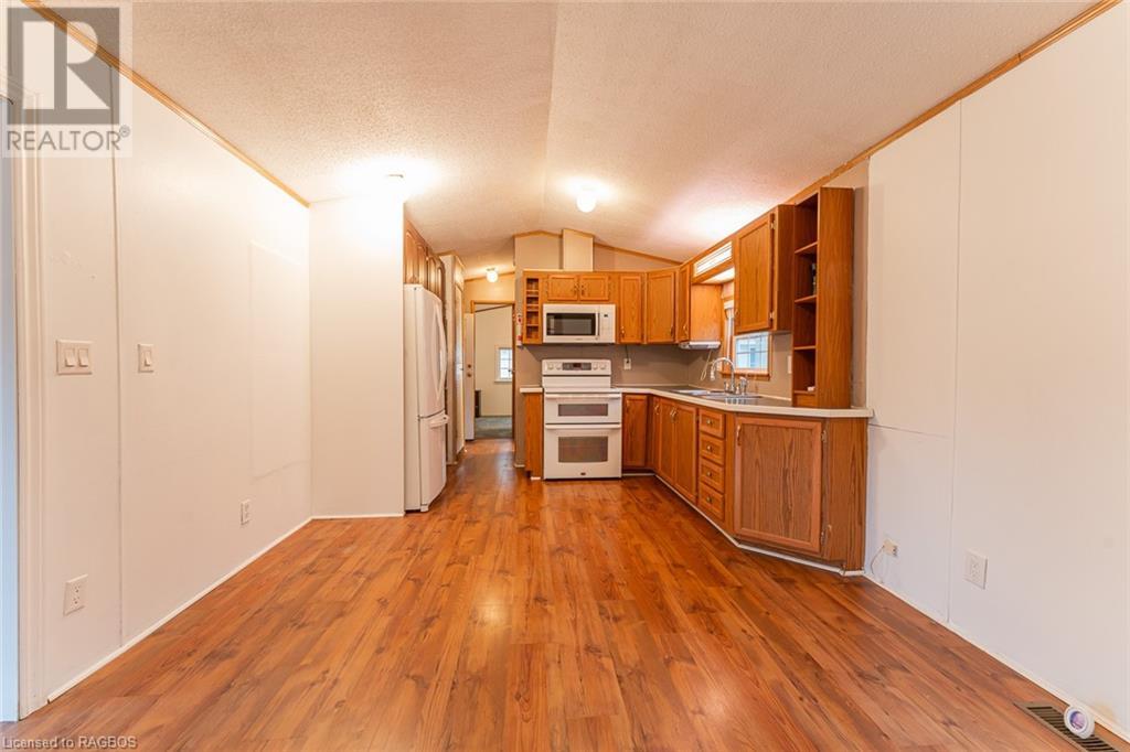 4 Pacific Avenue, Wasaga Beach, Ontario  L9Z 3A8 - Photo 9 - 40508479