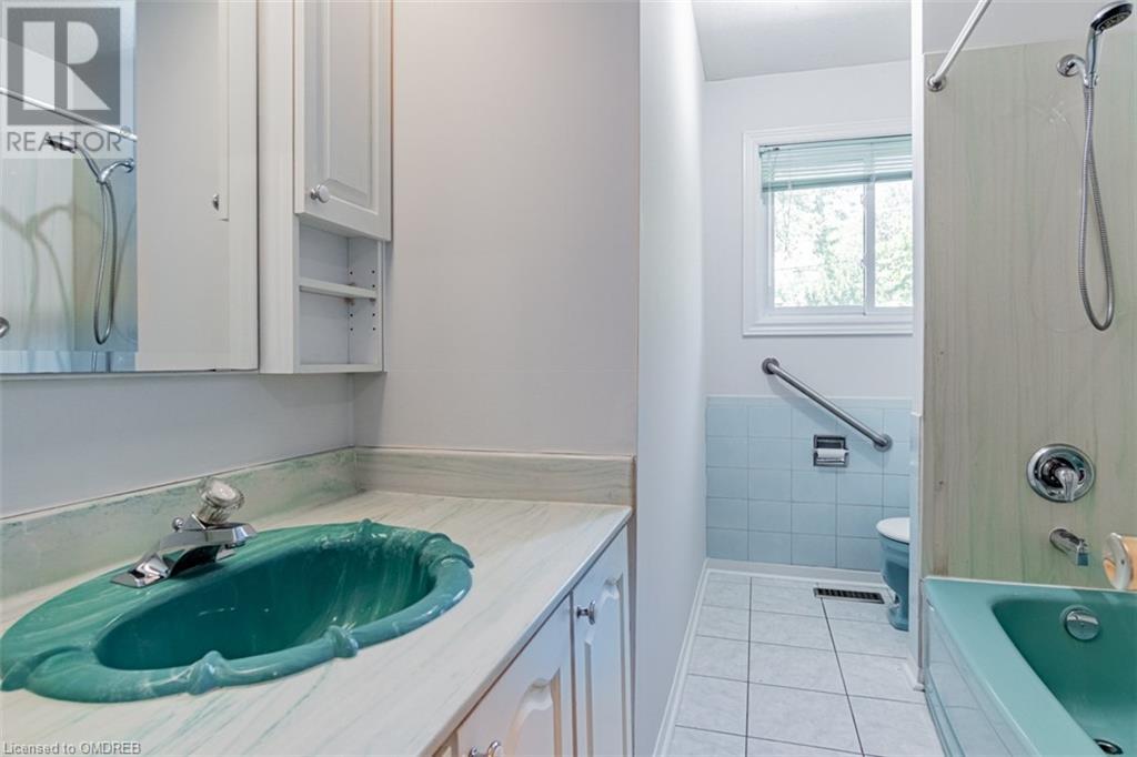 2435 Cyprus Avenue, Burlington, Ontario  L7P 1G5 - Photo 17 - 40571404