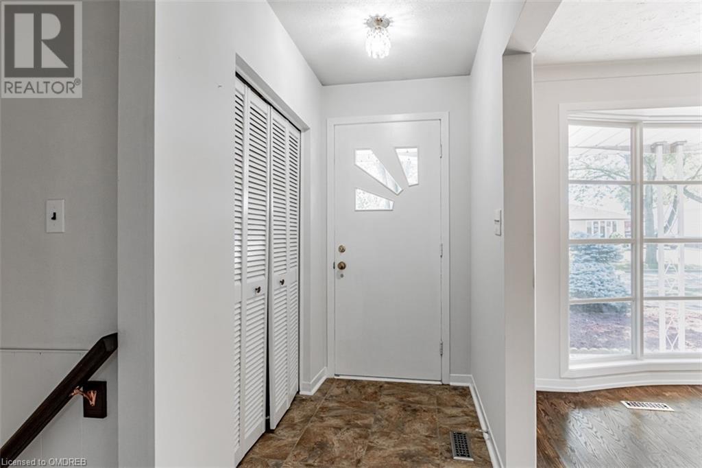 2435 Cyprus Avenue, Burlington, Ontario  L7P 1G5 - Photo 5 - 40571404