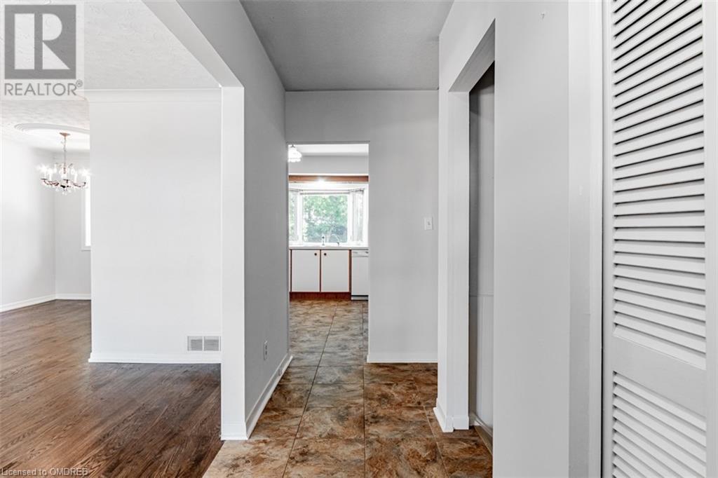 2435 Cyprus Avenue, Burlington, Ontario  L7P 1G5 - Photo 6 - 40571404