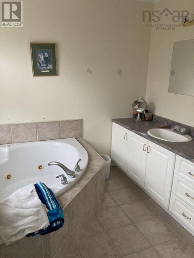 136 Londonberry Drive, Hammonds Plains, Nova Scotia  B4B 1X3 - Photo 9 - 202407129